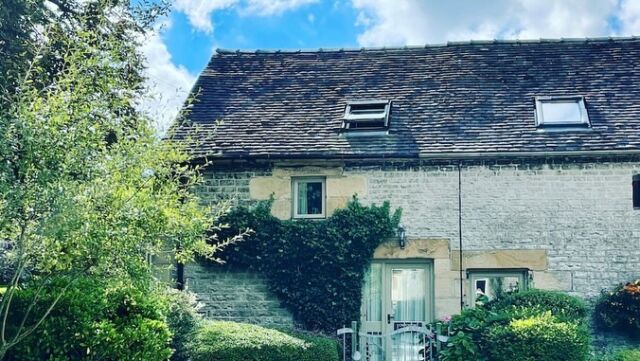 Critchlow Cottage in the Peaks. Sleeps three and is dog-friendly. #wheeldontrees #countrycottage #englishcountrycottage #peakdistrict #highwheeldon #earlsterndale #buxton #beautifulcottages #derbyshire