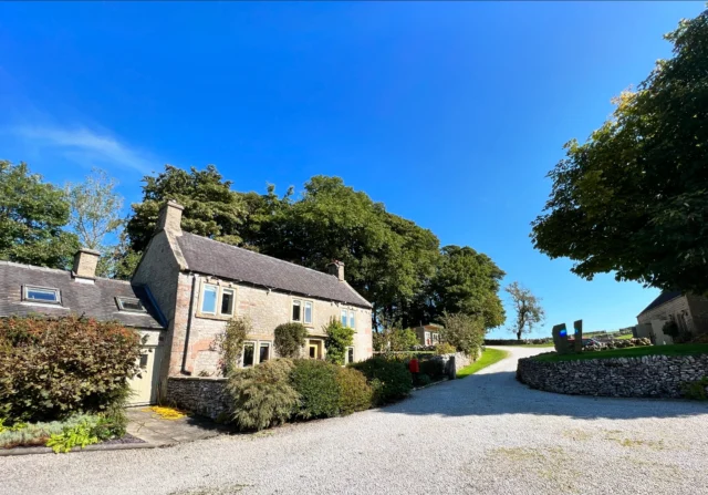 Sunday in the Farmhouse.#holidaycottages #wheeldontrees #buxton #peakdistrict #farmhouse #interiordesign #interior #countryside #englishcountryside