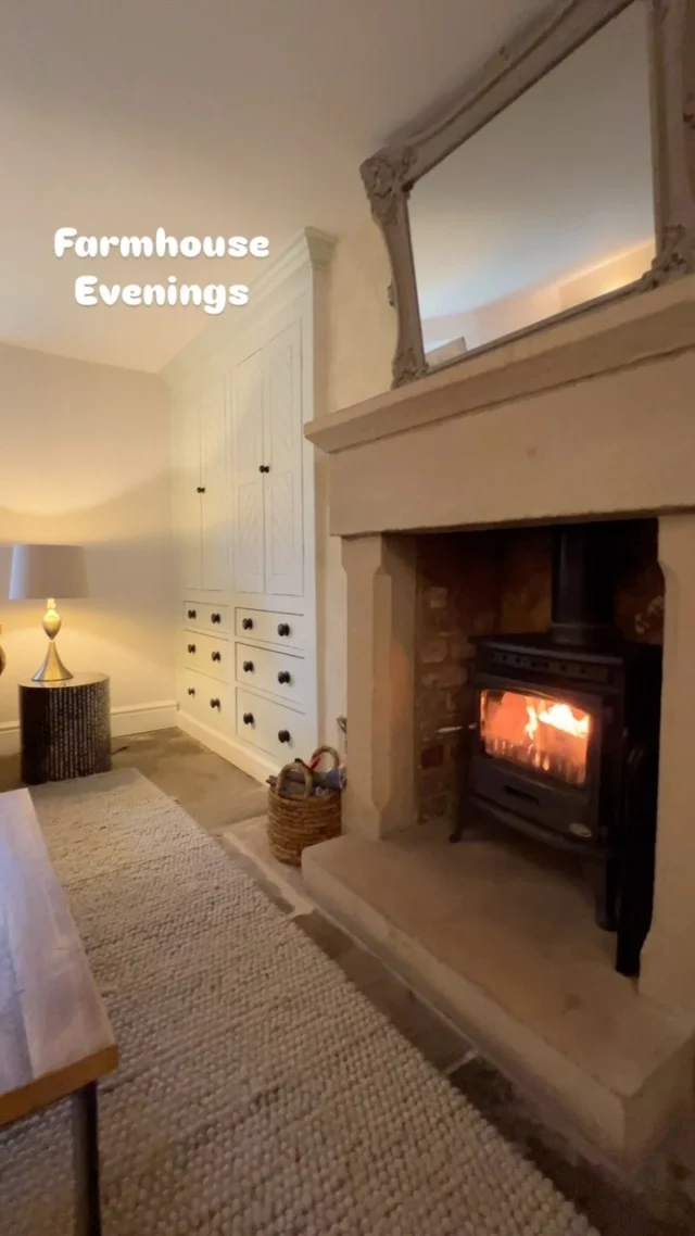 Cosy Farmhouse evenings.#wheeldontrees #peakdistrict #derbyshire #holidaycottages #england #realfire #woodburner